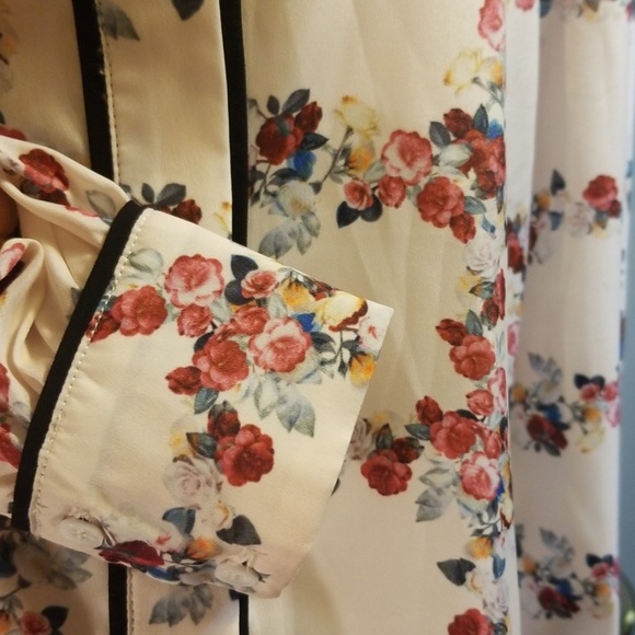 Beautiful Endless Rose Floral Print Blouse - Picture 4 of 8